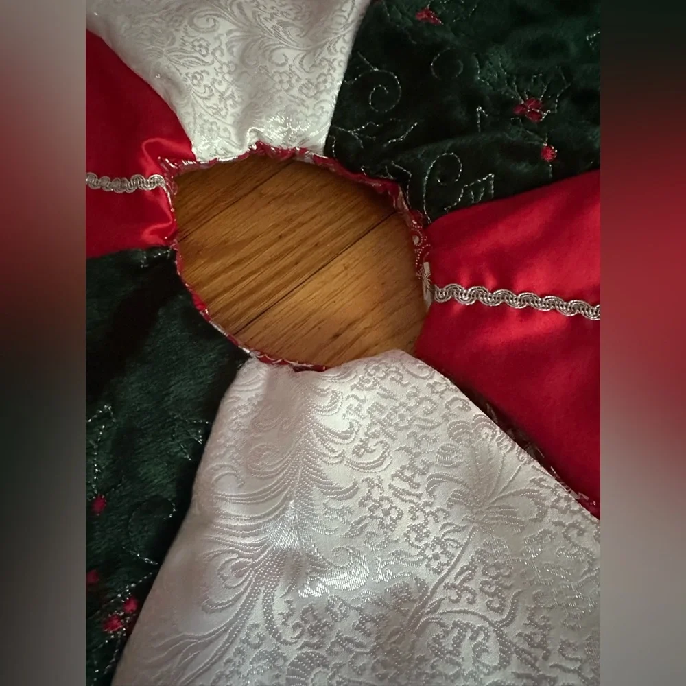Handmade Vintage Christmas Reversible Red & Green Christmas Tree Skirt. 41”